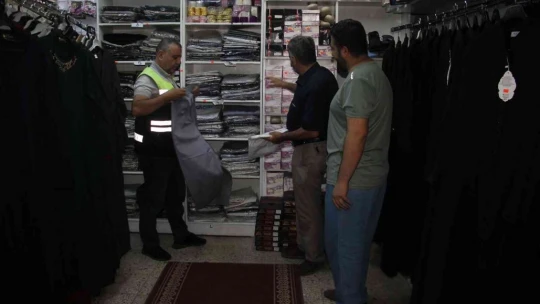 2 yıl aradan sonra işleri açıldı, hac malzemesi satan esnafın yoğunluğu başladı
