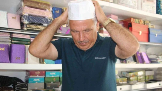 2 yıl aradan sonra işleri açıldı, hac malzemesi satan esnafın yoğunluğu başladı