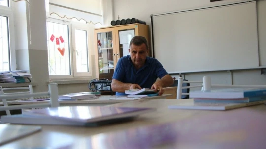 25 yıllık fedakar eğitimci, tatil gününde öğrencileri için kolları sıvadı