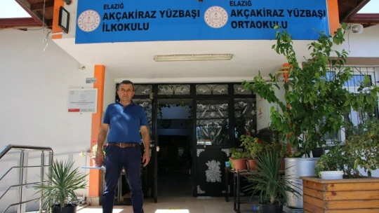 25 yıllık fedakar eğitimci, tatil gününde öğrencileri için kolları sıvadı