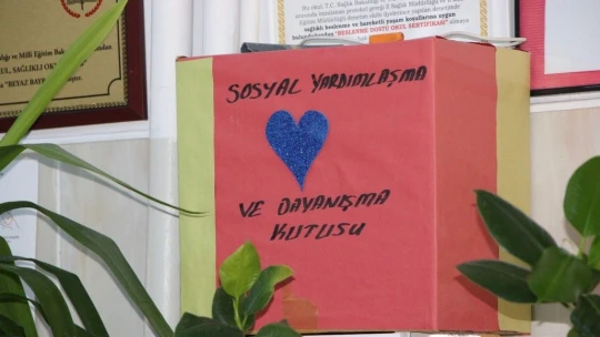 25 yıllık fedakar eğitimci, tatil gününde öğrencileri için kolları sıvadı