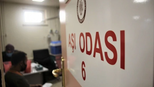 25 yaş üstü vatandaşlar aşı olmaya başladı