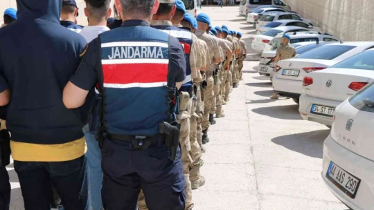 4 ilde 260 vatandaşı dolandıran suç örgütüne operasyon: 26 şüpheli adliyeye sevk edildi