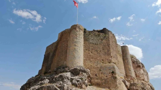 5 bin yıllık Harput Kalesi'nde restorasyon tüm hızıyla sürüyor