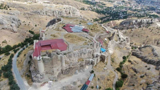 5 bin yıllık Harput Kalesi'nde restorasyon tüm hızıyla sürüyor