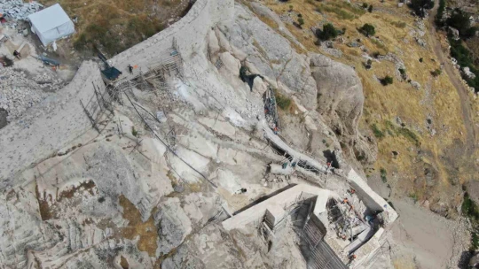 5 bin yıllık Harput Kalesi'nde restorasyon tüm hızıyla sürüyor