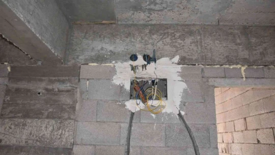 5 katlı binanın elektrik tesisatını çalan şüpheli tutuklandı