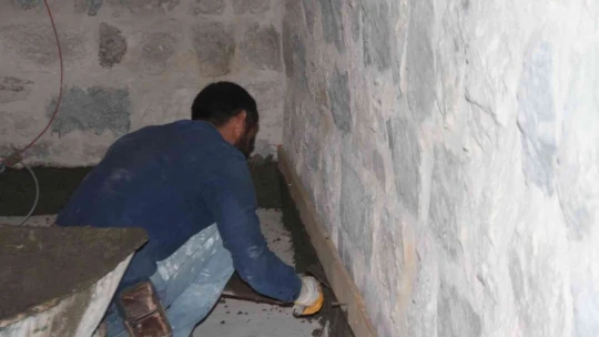 515 yıllık tarihi Ahmet Bey Camisinde restorasyon çalışmaları sürüyor