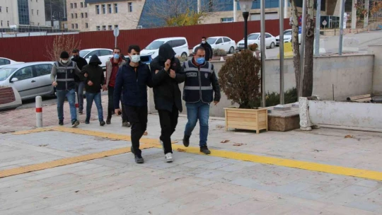 55 suç kaydından aranan 3 şüpheli polis ekipleri tarafından yakalandı