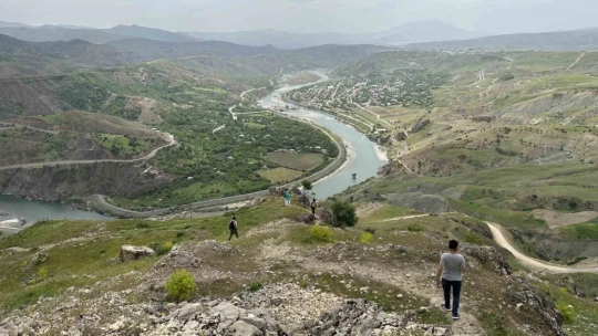 7 bin yıllık tarihi Palu ilçesi, sezonun ilk ziyaretçilerini ağırladı