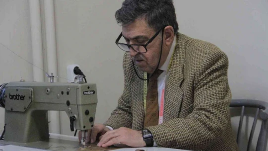 70 yaşındaki terzi Hıdır ustanın meslek aşkı hayran bırakıyor