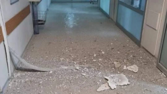 7.4'lük depremde Fırat Üniversitesi Hastanesinde sıva çatlakları oluştu