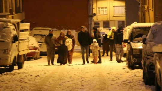 7.4'lük depremi hisseden Elazığlılar korku dolu anları anlattı