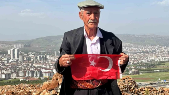 77'lik İsmail dede, 300 ton taş topladığı dağlık araziyi ağaçlarla kapladı