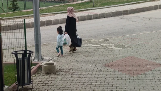 Umut Kervanı Elazığ tüm gönüllüleri ile depremzedelerin yaralarını sarmaya çalışıyor