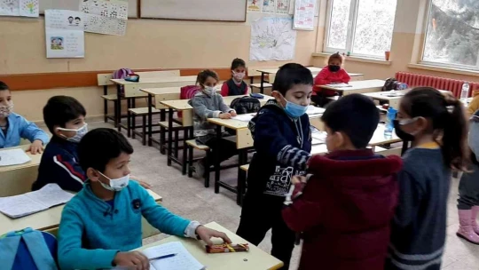 8 yaşındaki Ömer'in seçim vaatleri, belediye başkanını bile şaşırttı
