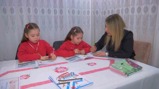 8 yaşındaki şampiyon ikizler matematikte dünyayı dize getirdi