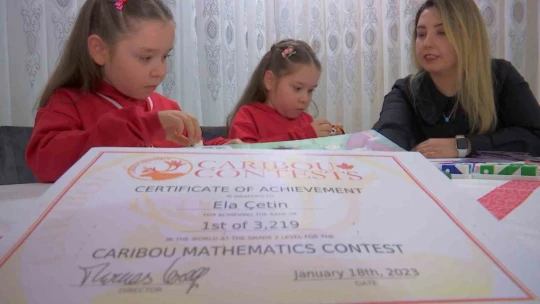 8 yaşındaki şampiyon ikizler matematikte dünyayı dize getirdi