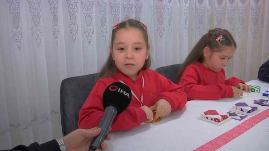 8 yaşındaki şampiyon ikizler matematikte dünyayı dize getirdi