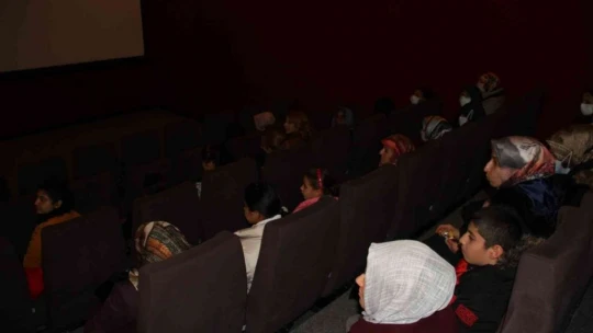 90 yaşında ilk kez AVM ve sinemaya gitti, o anlar tebessüm ettirdi