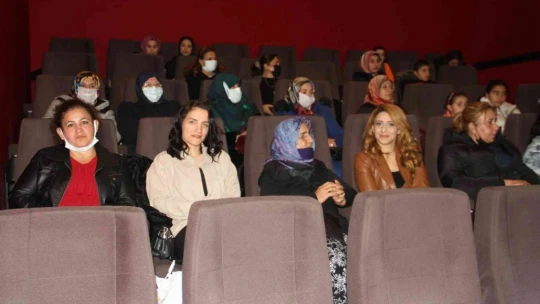 90 yaşında ilk kez AVM ve sinemaya gitti, o anlar tebessüm ettirdi