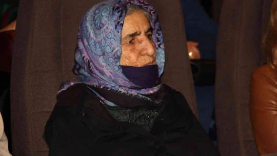 90 yaşında ilk kez AVM ve sinemaya gitti, o anlar tebessüm ettirdi