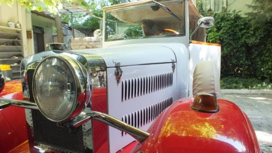 92 Yaşındaki Klasik Aracına Gözü Gibi Bakıyor