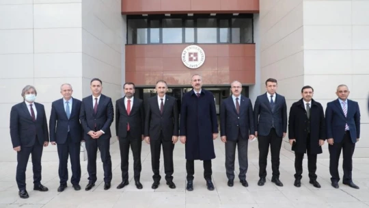Adalet Bakanı Gül: 'AK Parti milletle beraber yol yürüme siyasetinin adıdır'