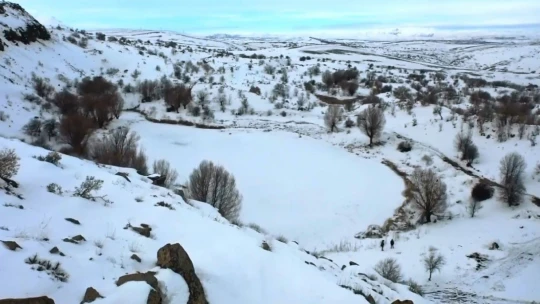 Ağın'da buz tutan tektonik Sülüklü göl, dron ile görüntülendi