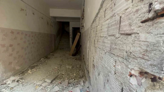 Ağır hasarlı binada ekipleri harekete geçiren anons: İntihar girişimi için gittiler gerçek bambaşka çıktı