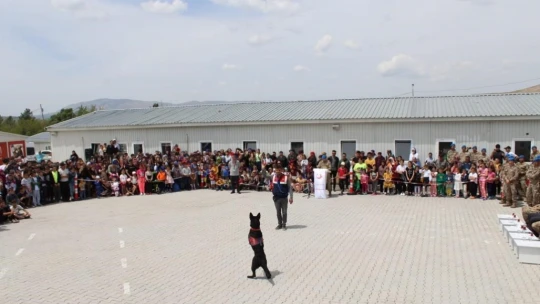 Ahıska Türklerine özel ziyaret: Komandolar teşekkür etti