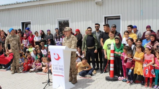 Ahıska Türklerine özel ziyaret: Komandolar teşekkür etti