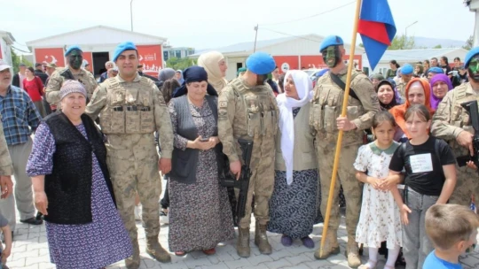 Ahıska Türklerine özel ziyaret: Komandolar teşekkür etti