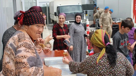 Ahıska Türklerine özel ziyaret: Komandolar teşekkür etti