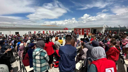 Ahıska Türkü öğrencilerden coşkulu '23 Nisan' kutlaması