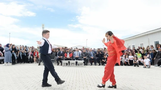 Ahıska Türkü öğrencilerden coşkulu '23 Nisan' kutlaması