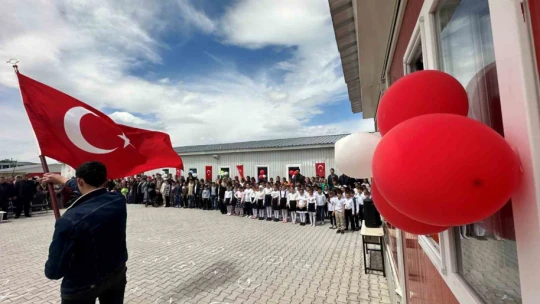 Ahıska Türkü öğrencilerden coşkulu '23 Nisan' kutlaması