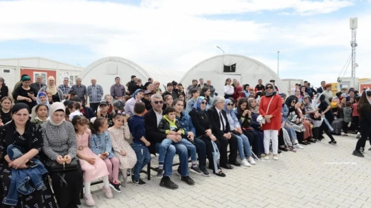 Ahıska Türkü öğrencilerden coşkulu '23 Nisan' kutlaması