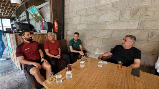 AK Parti Elazığ İl Başkanı Yıldırım Elazığsporlu yönetici ve futbolcularla Erzurum'da bir araya geldi