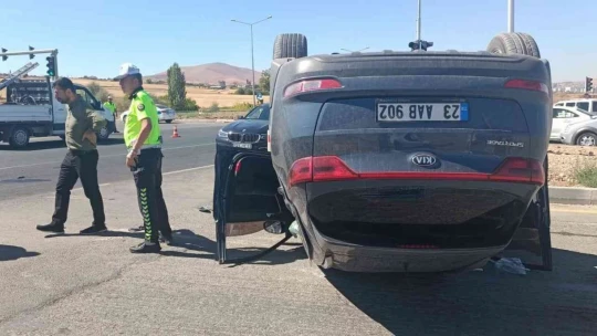 AK Parti Elazığ İl Başkanı Yıldırım'ın bulunduğu araç kaza yaptı