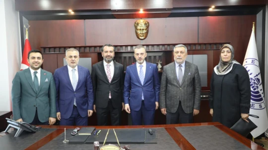 Ak Parti Genel Başkan Yardımcısı Kandemir, Elazığ Belediyesi'ni Ziyaret Etti