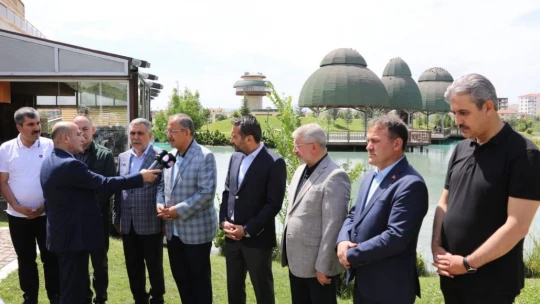 Özhaseki,'Başkan Şahin Şerifoğulları, büyük bir gayretle birçok projenin içerisinde koşuyor'