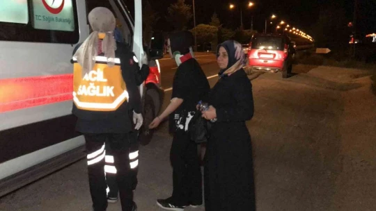 Alkollü sürücü seyir halindeki araca çarpıp kaçtı: 4 yaralı