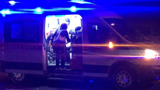 Alkollü sürücü seyir halindeki araca çarpıp kaçtı: 4 yaralı