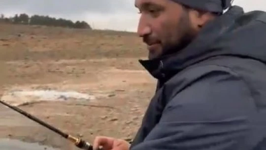 Amatör balıkçı, oltayla 1.16 metre uzunluğunda turna balığı tuttu