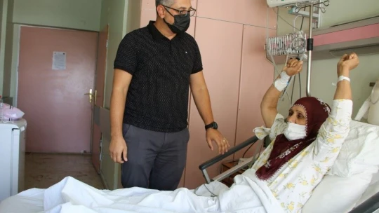 Ani inme geçiren kadın başarılı operasyonla yürümeye başladı