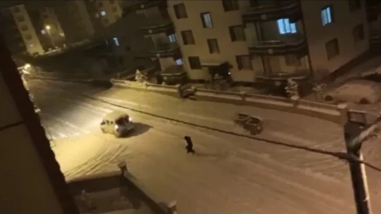 Araca bağladığı iple karda kaydı