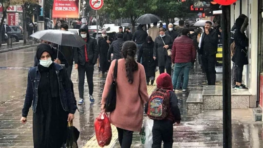 Aşılamada sarıya dönen Elazığ'da uzmanlar uyardı:
