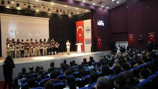 Atatürk'ün anlatıldığı 10 Kasım programında öğrenci hüngür hüngür ağladı