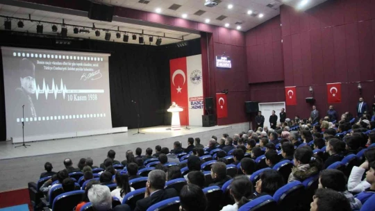 Atatürk'ün anlatıldığı 10 Kasım programında öğrenci hüngür hüngür ağladı